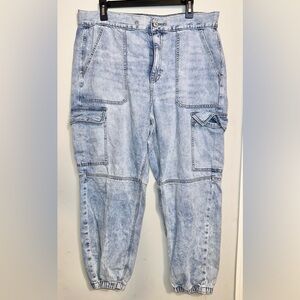 American Eagle Outfitters Light Blue Acid Wash Jeans